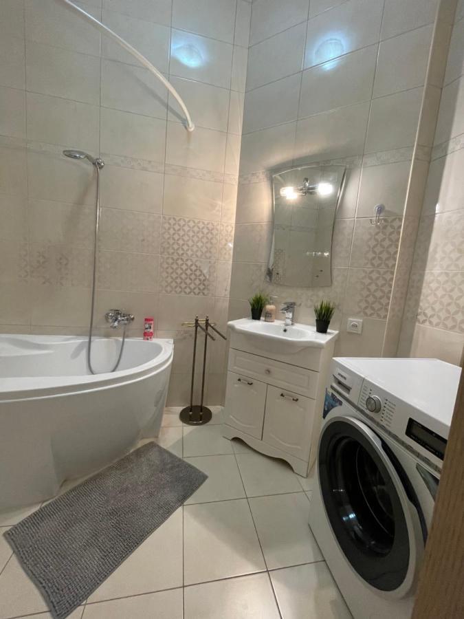 3 Rooms Apartments In The City Centr Лвив Екстериор снимка
