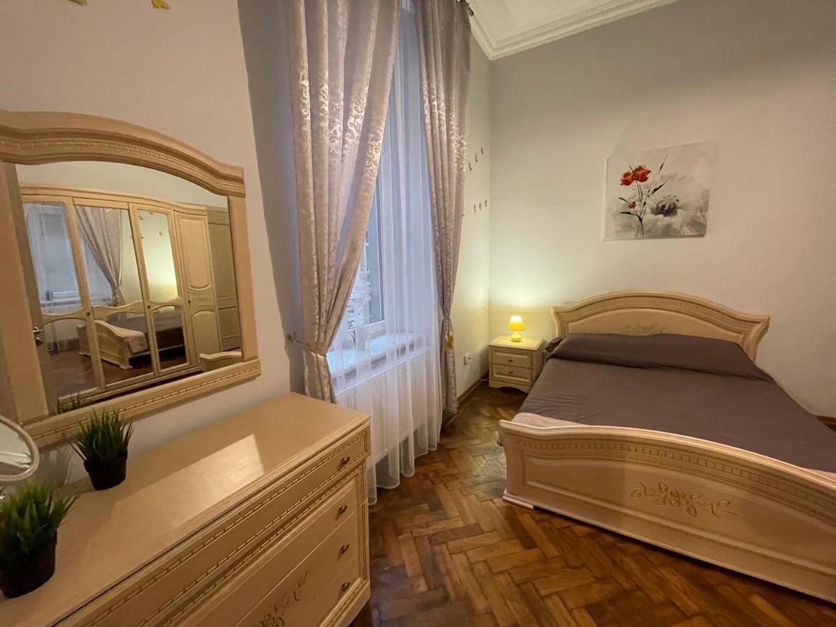 3 Rooms Apartments In The City Centr Лвив Екстериор снимка