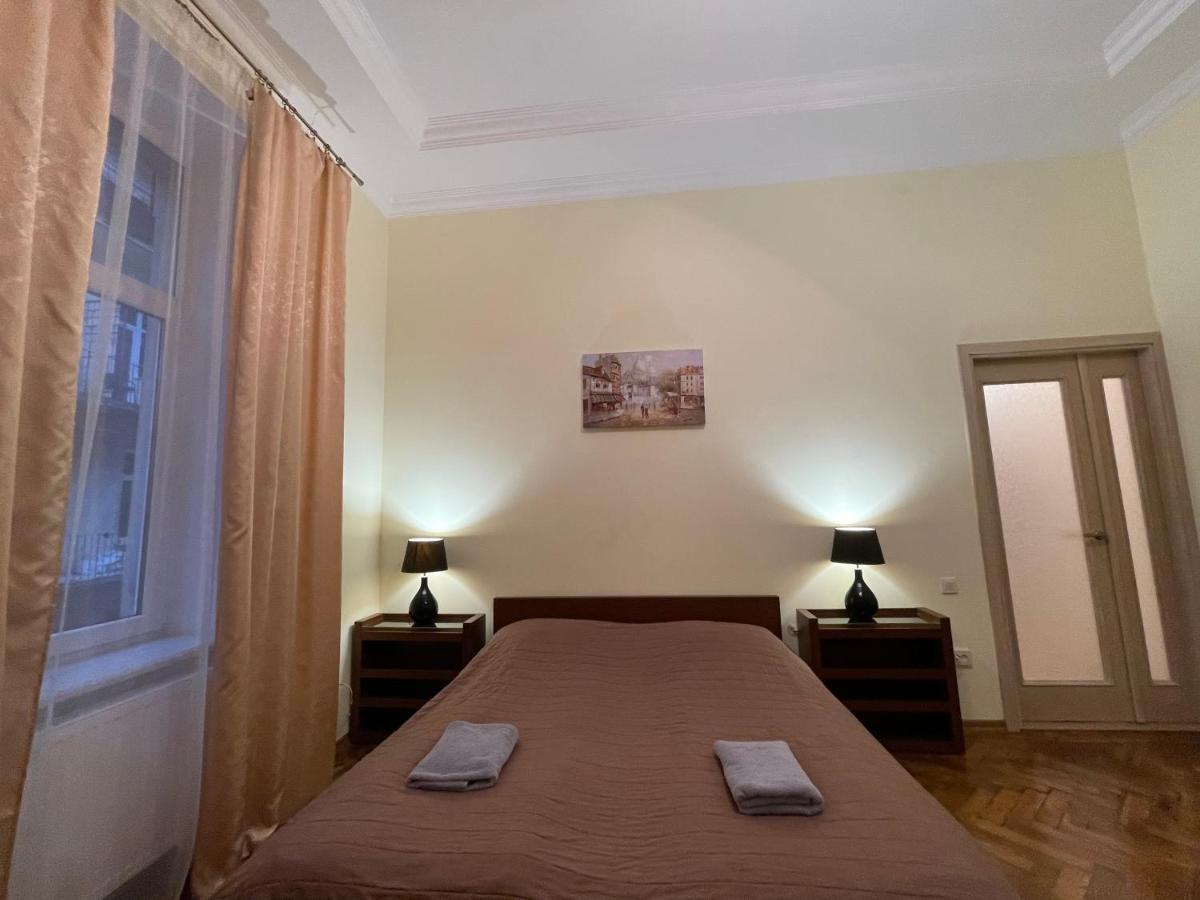 3 Rooms Apartments In The City Centr Лвив Екстериор снимка