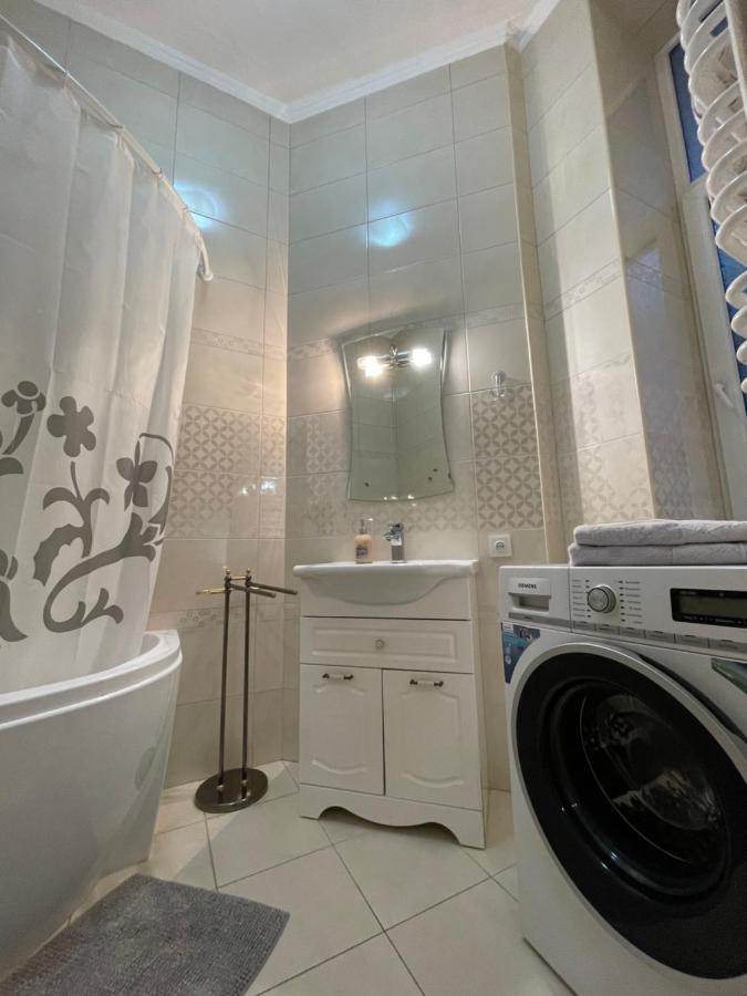 3 Rooms Apartments In The City Centr Лвив Екстериор снимка