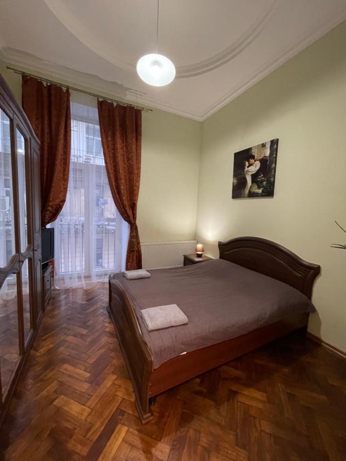3 Rooms Apartments In The City Centr Лвив Екстериор снимка
