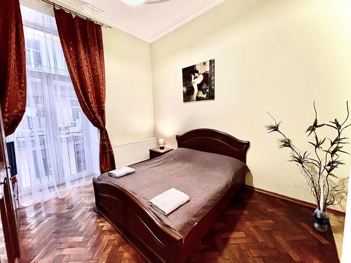 3 Rooms Apartments In The City Centr Лвив Екстериор снимка