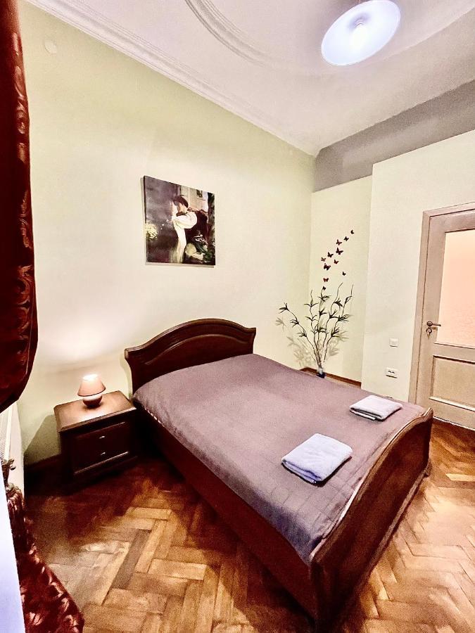 3 Rooms Apartments In The City Centr Лвив Екстериор снимка