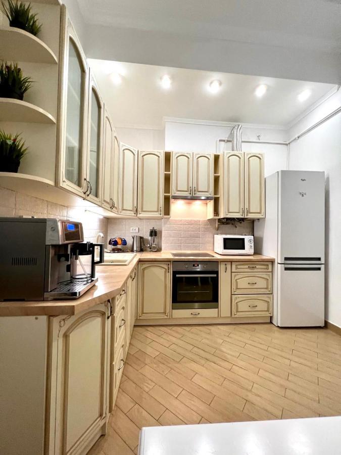 3 Rooms Apartments In The City Centr Лвив Екстериор снимка