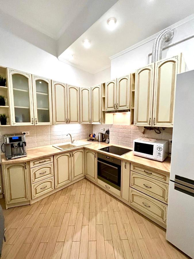3 Rooms Apartments In The City Centr Лвив Екстериор снимка