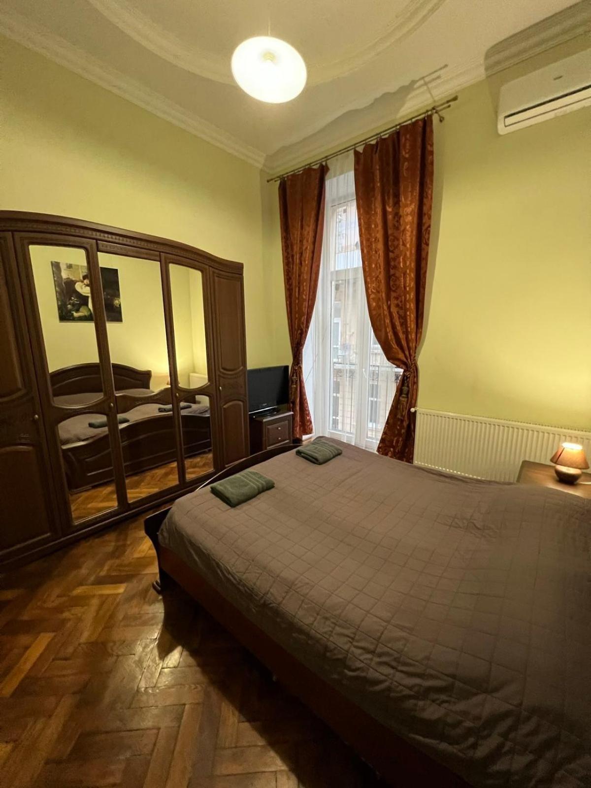 3 Rooms Apartments In The City Centr Лвив Екстериор снимка
