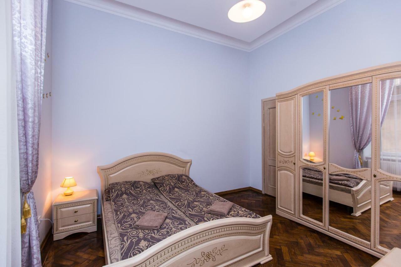 3 Rooms Apartments In The City Centr Лвив Екстериор снимка