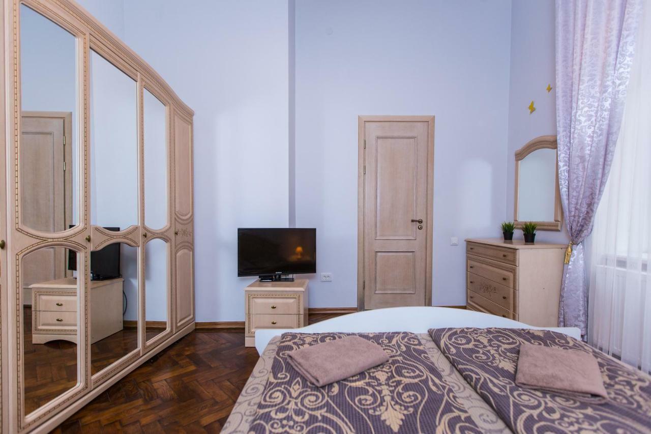 3 Rooms Apartments In The City Centr Лвив Екстериор снимка