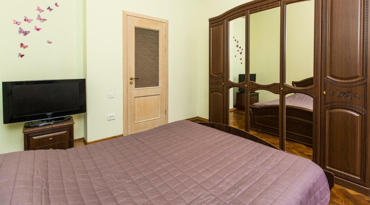 3 Rooms Apartments In The City Centr Лвив Екстериор снимка