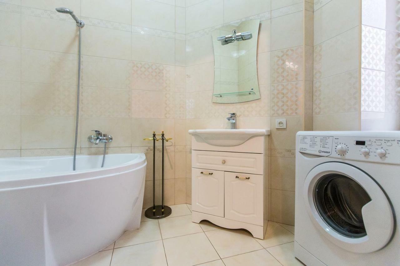 3 Rooms Apartments In The City Centr Лвив Екстериор снимка