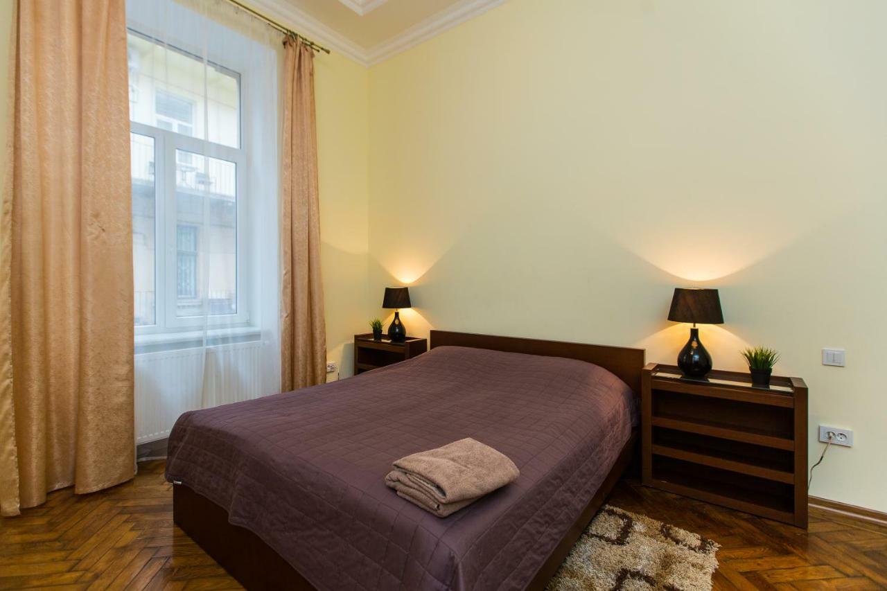 3 Rooms Apartments In The City Centr Лвив Екстериор снимка