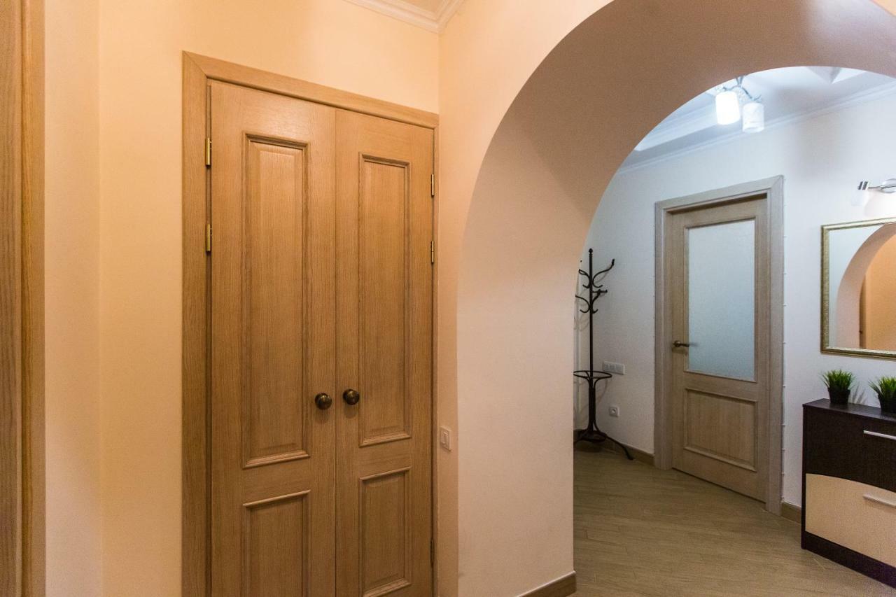 3 Rooms Apartments In The City Centr Лвив Екстериор снимка