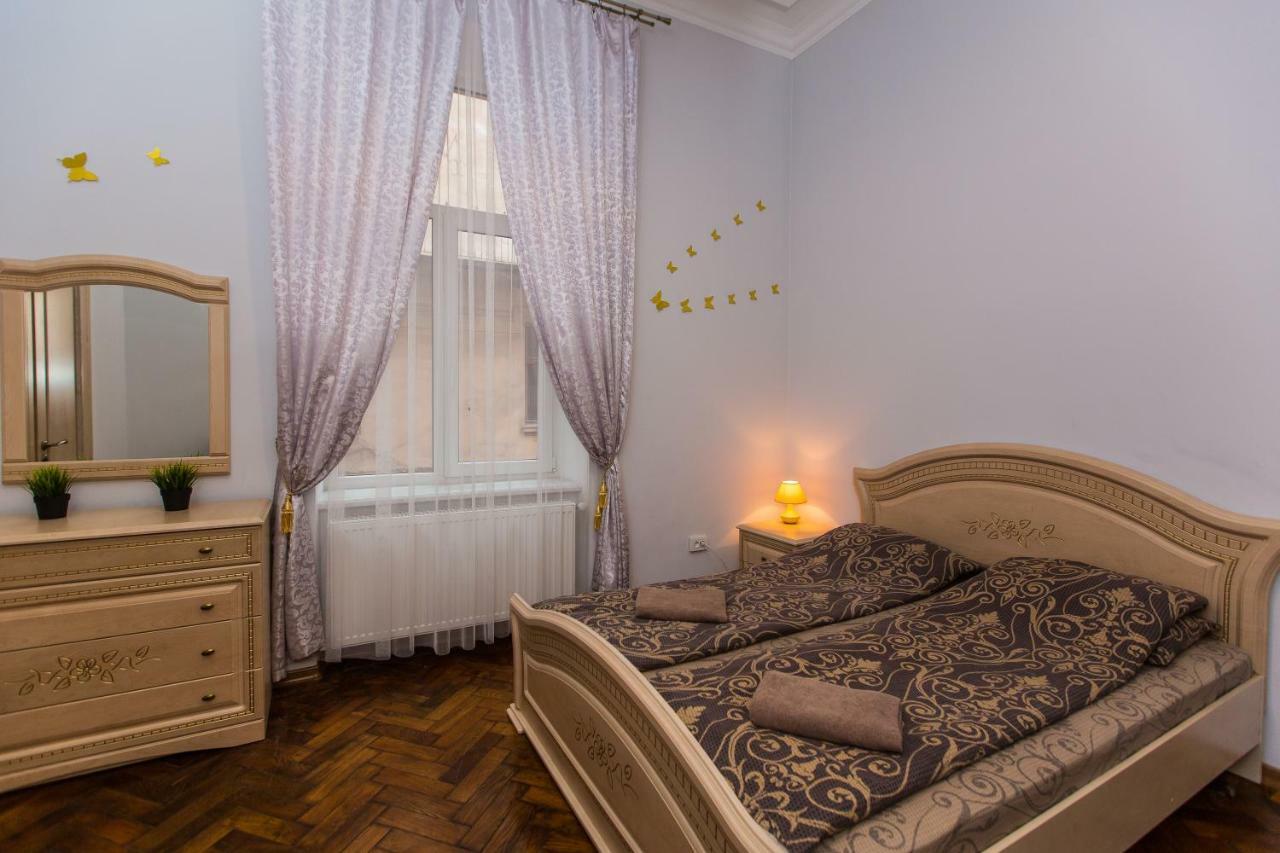 3 Rooms Apartments In The City Centr Лвив Екстериор снимка