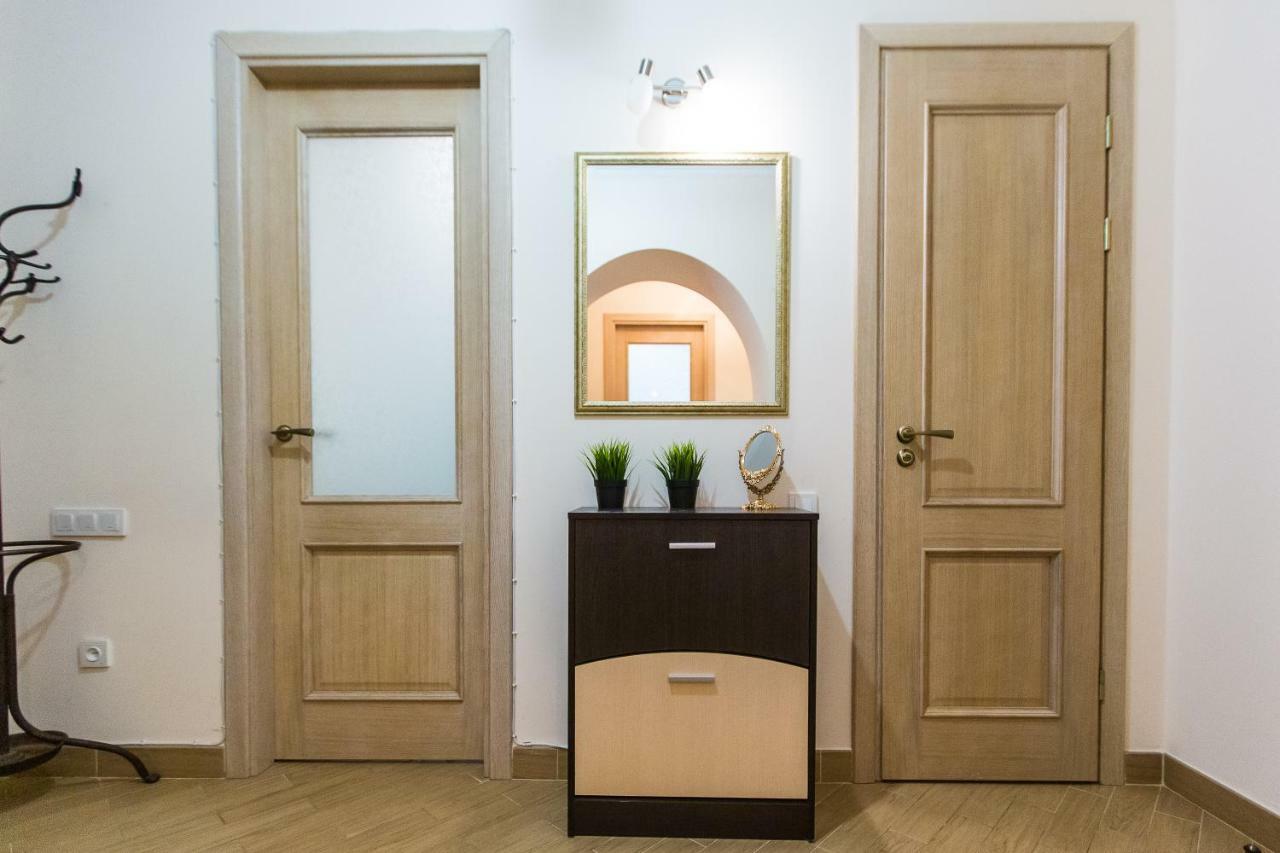 3 Rooms Apartments In The City Centr Лвив Екстериор снимка