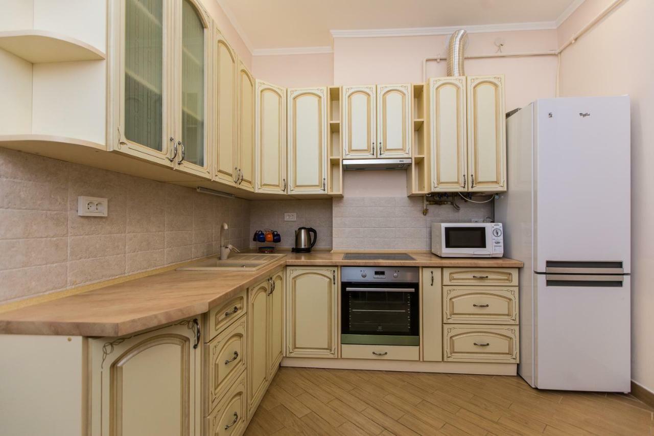 3 Rooms Apartments In The City Centr Лвив Екстериор снимка