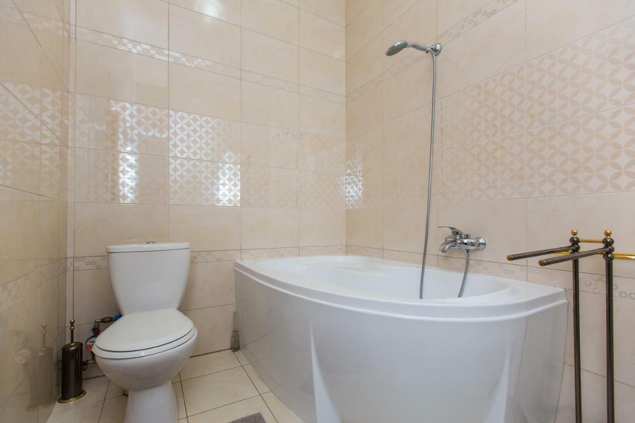 3 Rooms Apartments In The City Centr Лвив Екстериор снимка