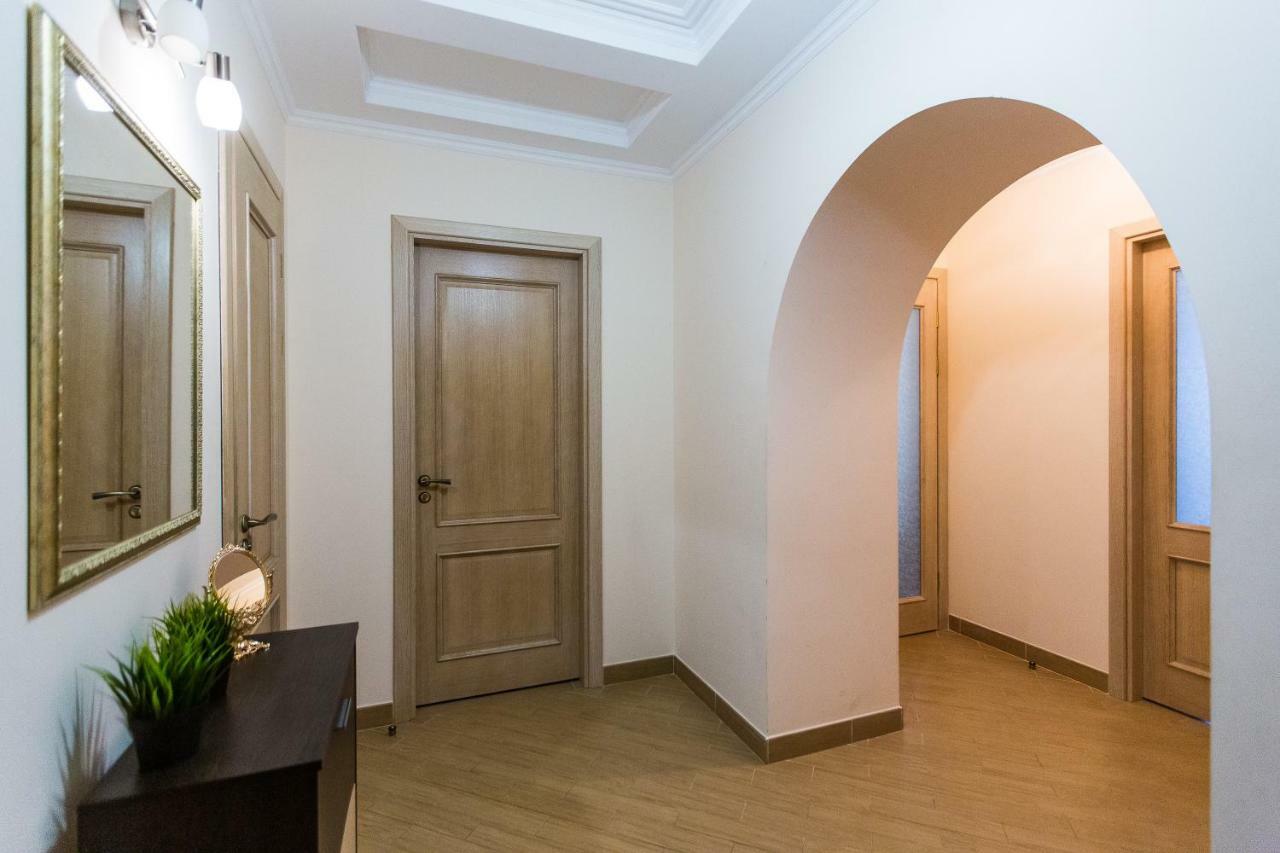 3 Rooms Apartments In The City Centr Лвив Екстериор снимка