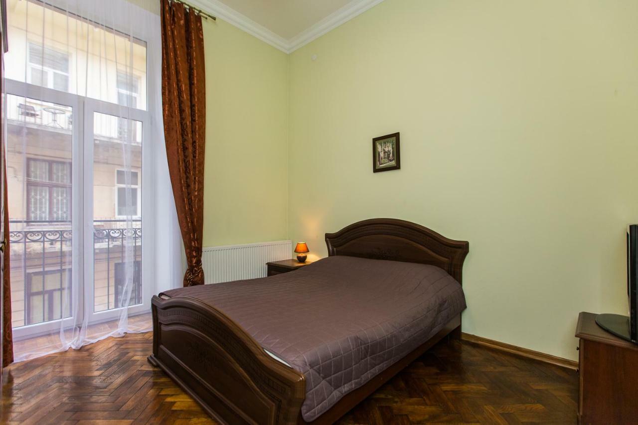 3 Rooms Apartments In The City Centr Лвив Екстериор снимка