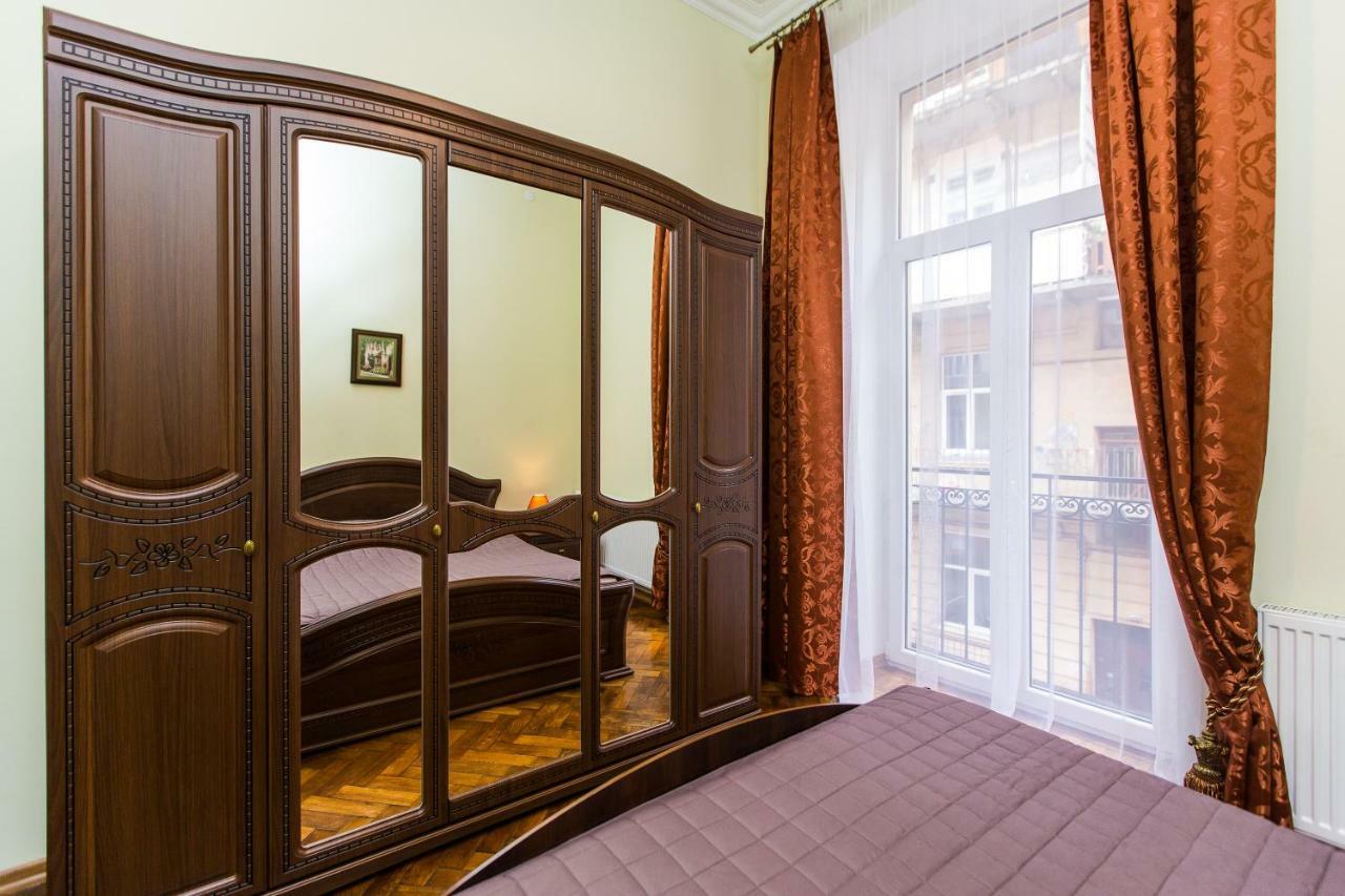 3 Rooms Apartments In The City Centr Лвив Екстериор снимка