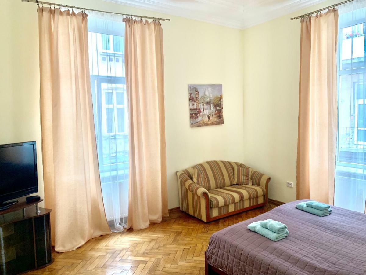3 Rooms Apartments In The City Centr Лвив Екстериор снимка