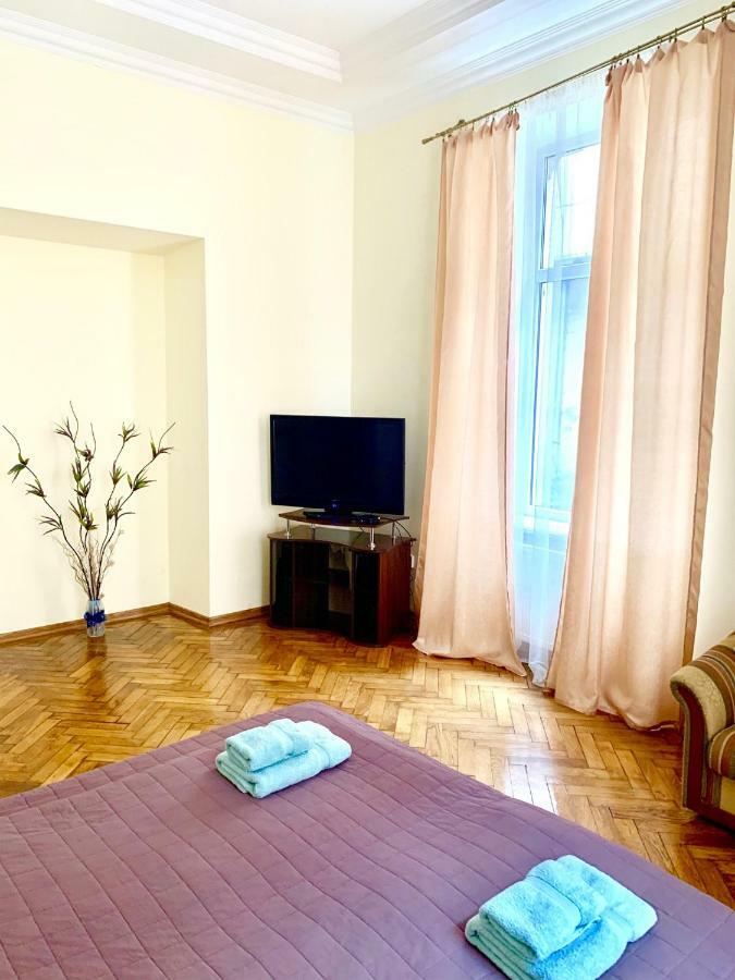 3 Rooms Apartments In The City Centr Лвив Екстериор снимка