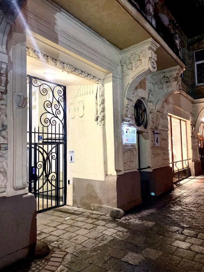 3 Rooms Apartments In The City Centr Лвив Екстериор снимка
